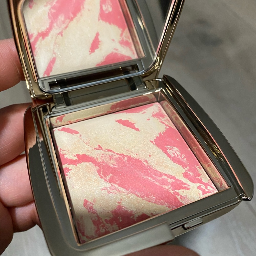 Hourglass Ambient Lighting Blush